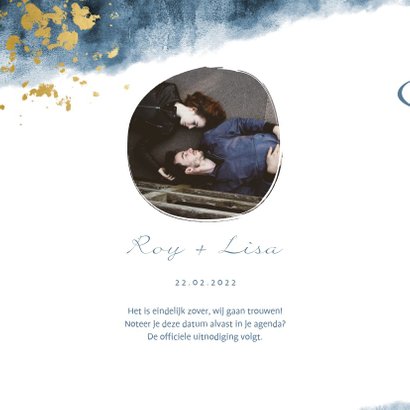 Save the date kaart blauwe waterverf gouden spetters 2