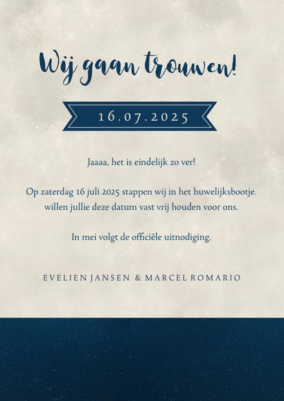 Save the Date kaart met silhouet van aanzoek in volle maan 3