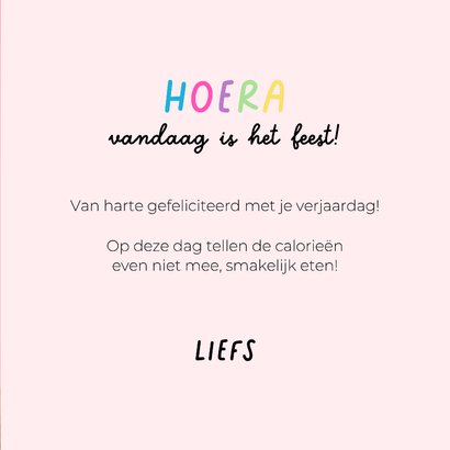 Schattige felicitatiekaart van hond met taart  3