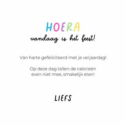 Schattige felicitatiekaart van hond met taart  3