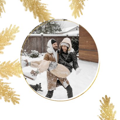 Sfeervolle kerstkaart merry xmas kerstballen takken goud 2