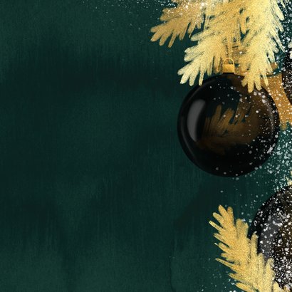 Sfeervolle kerstkaart merry xmas kerstballen takken goud Achterkant