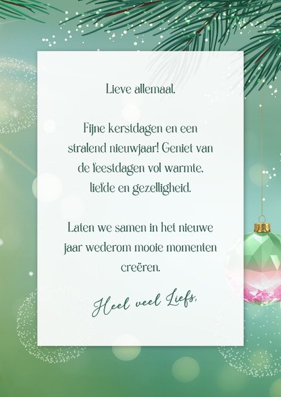Sprankelende kerstkaart met gekleurde kristallen kerstballen 3