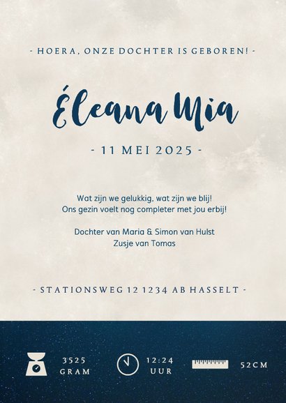 Staand geboortekaartje maan met silhouet van zusje en broer 3