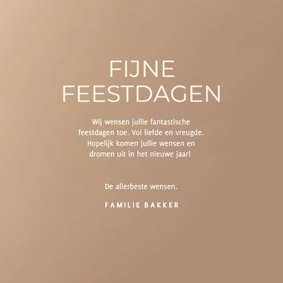 Stijlvol beige kerstkaartje 2026 goud met bokeh 3