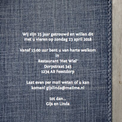 Stijlvolle foto jubileumkaart met hout en jeans 3