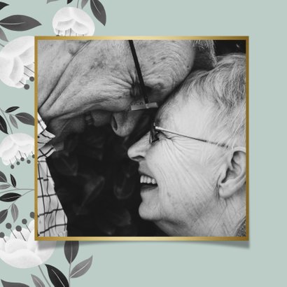 Stijlvolle jubileum uitnodiging witte bloemen en gouden 60 2