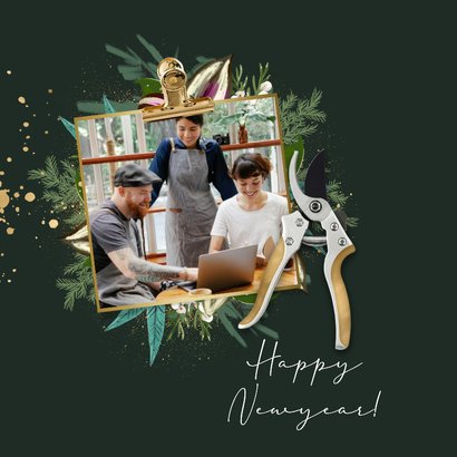 Stijlvolle nieuwjaarskaart botanisch groen jaartal goud 2