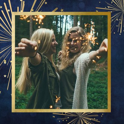 Stijlvolle nieuwjaarskaart met jaartal 2027 en goud vuurwerk 2