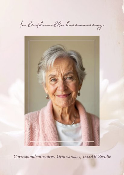 Stijlvolle rouwkaart met witte bloem vrouw subtiel roze 2