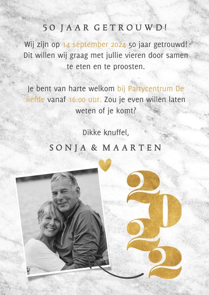 Stijlvolle uitnodiging jubileum met jaartallen en foto's 3