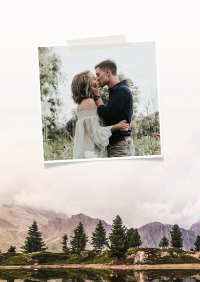 Stoere Save the Date kaart met een berg landschap en datum 2