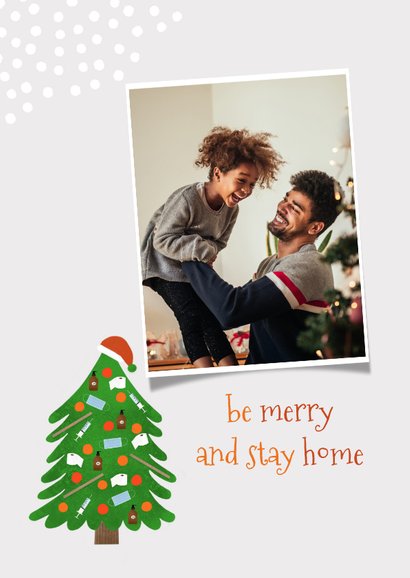 Trendy kerstkaart stay home corona kerstboom en sneeuw 2