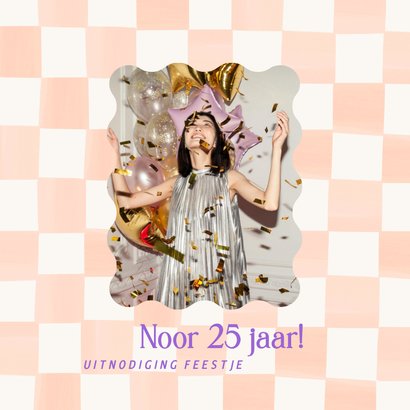 Trendy uitnodiging met oranje blokjes en foto feestje 2