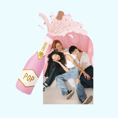 Trendy uitnodiging met roze champagnefles 2