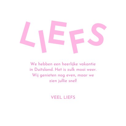 Trendy vakantiekaartje met roze speelse typografie liefs 3