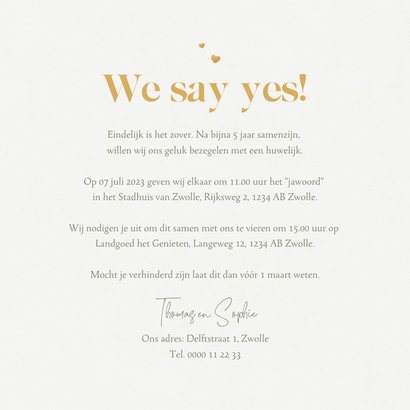 Trouwkaart eucalyptus bladeren gouden confetti hartjes 3