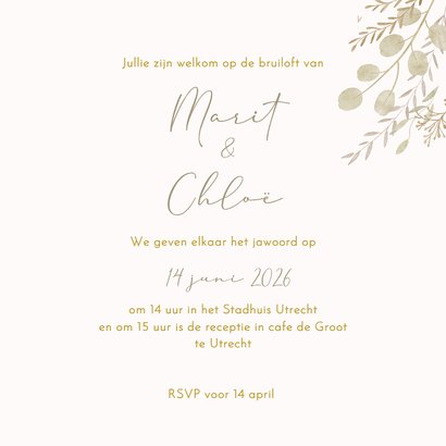 Trouwkaart fietsend lgbtq stel met bloemen 3