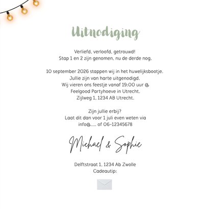 Trouwkaart houtlook festival style wegwijzers hartjes 3