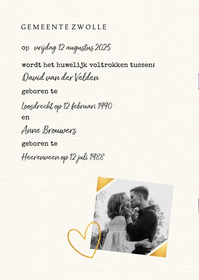 Trouwkaart in trouwboek vorm met witte achtergrond 2
