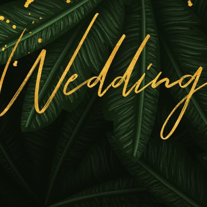 Trouwkaart jungle bladeren met gouden 'wedding' 2