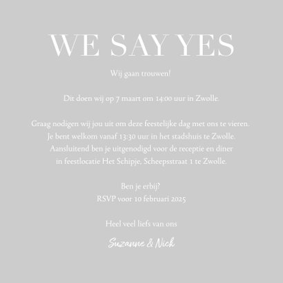 Trouwkaart met grote foto en witte typografie We Say Yes 3
