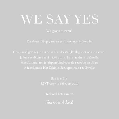 Trouwkaart met grote foto en witte typografie We Say Yes 3