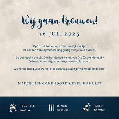 Trouwkaart met silhouet van een bruidspaar in volle maan 3