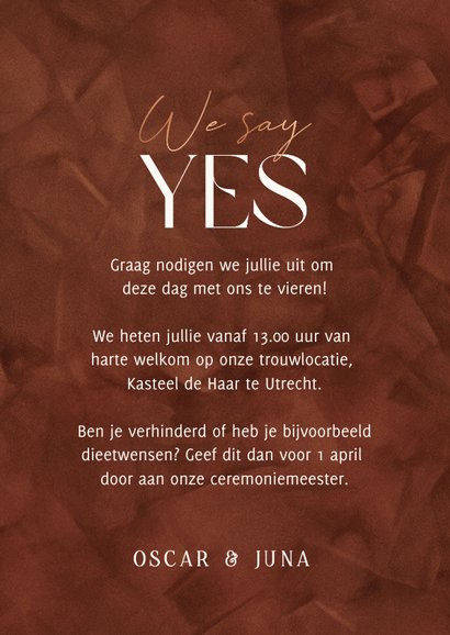 Trouwkaart roestbruin met koperen kader stijlvol we say yes 3