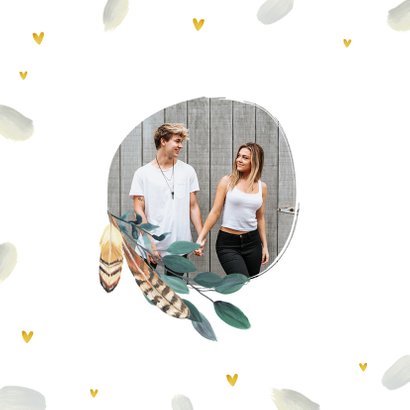 Trouwkaart save the date romantisch met veren en hartjes 2