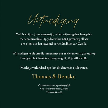 Trouwkaart stijlvol groen marmer typografisch letters goud 3