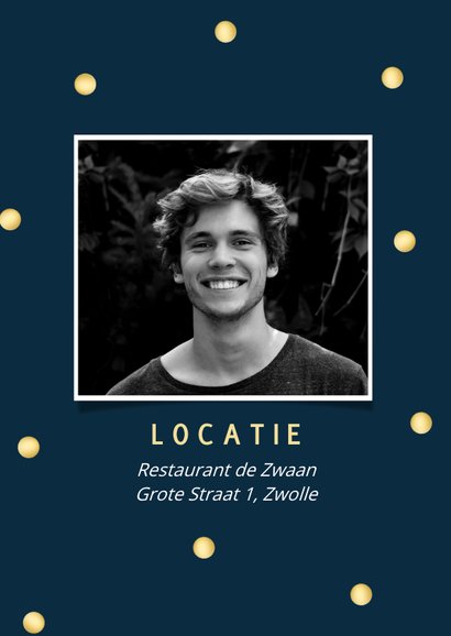 Uitnodiging 21-diner met donkerblauw gouden confetti 2