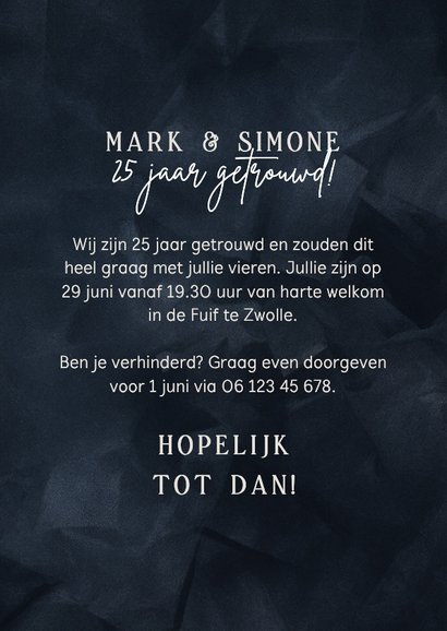 Uitnodiging jubileumfeestje donkerblauw grote datum met goud 3