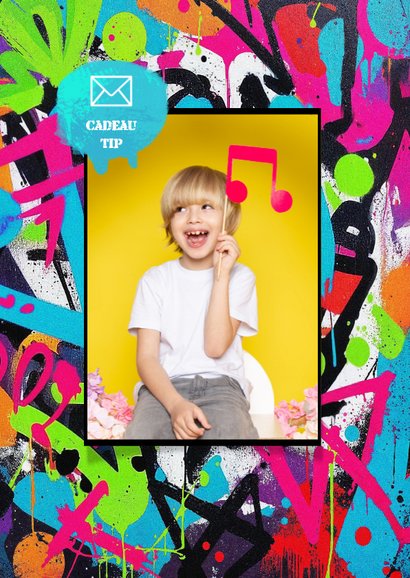 Uitnodiging kinderfeestje stoer graffiti kleurrijk hip foto 2