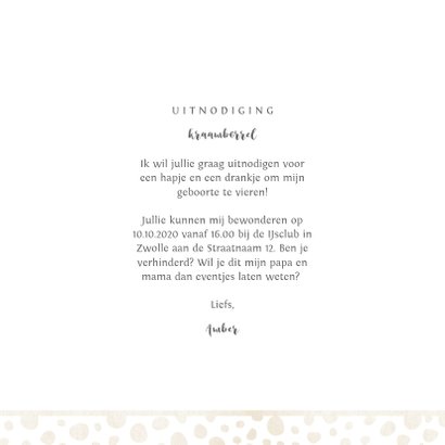 Uitnodiging kraamborrel met ecru patroon en letter 3
