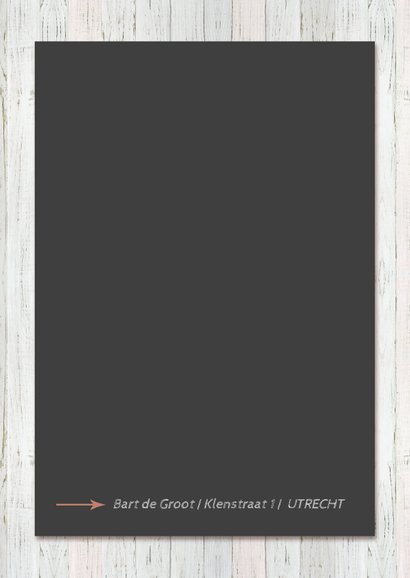 Uitnodiging krijtbord hout met terracotta 2