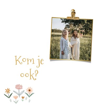 Uitnodiging lentefeest kleine veldbloemen hartjes foto clip 2