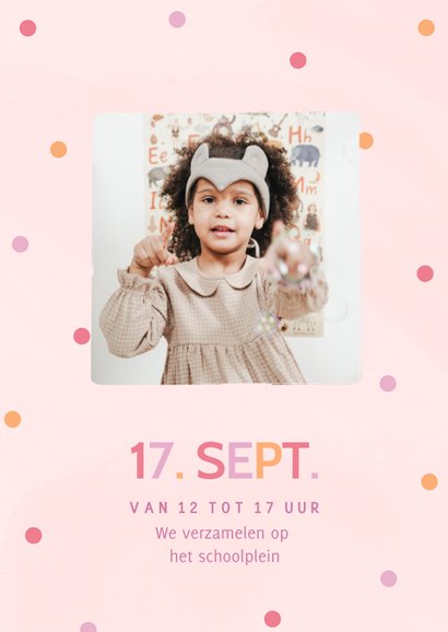 Uitnodiging met letter slinger voor kinderfeestje 2