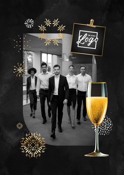 Uitnodiging nieuwjaarsborrel champagne vuurwerk goud 2