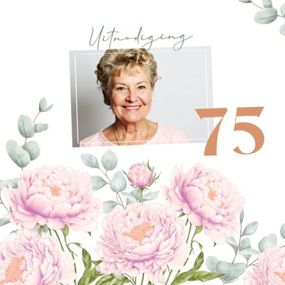 Uitnodiging roze pioenrozen met eucalyptus 2