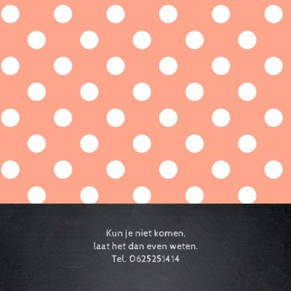 Uitnodiging verjaardag fotocollage stippen roze krijtbord 2