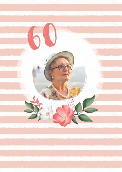 Uitnodiging verjaardag vrouw hip met bloemen en label 2
