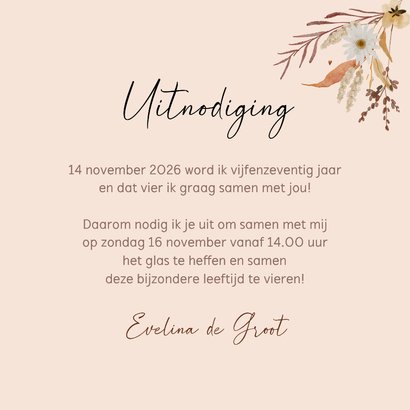 Uitnodiging vijfenzeventig jaar met bloemen en hartjes 3