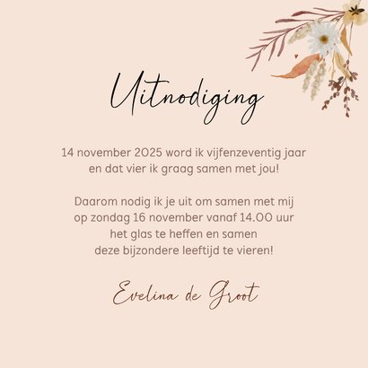 Uitnodiging vijfenzeventig jaar met bloemen en hartjes 3