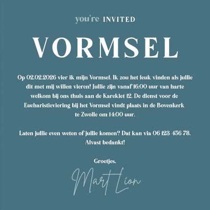 Uitnodiging vormsel blauw stijlvol met veren 3