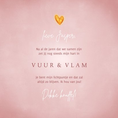 Valentijnskaart hartvormig vlammetje en roze achtergrond 3