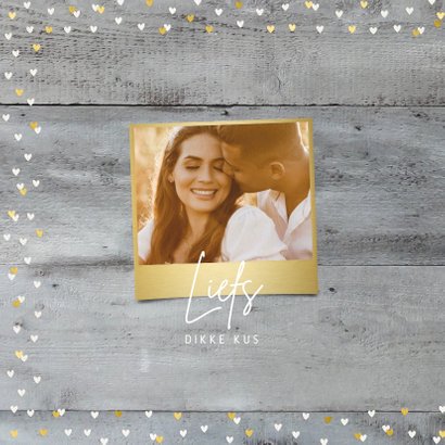 Valentijnskaart met foto op houtlook en gouden hartjes 2