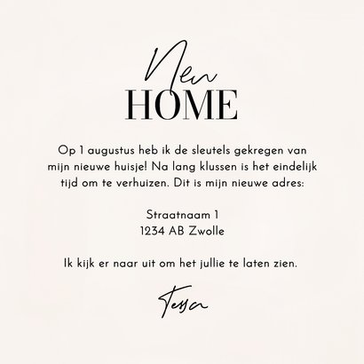 Verhuiskaart met lijntekening hand en sleutels new home 3