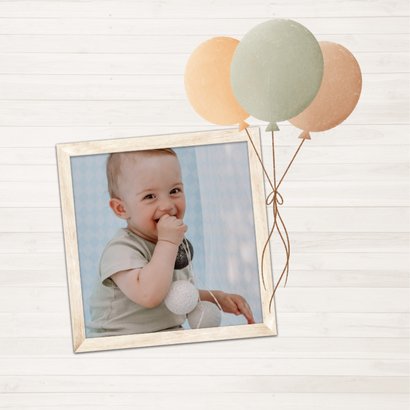 Verjaardagskaart kind met vliegtuigje ballonnen en foto's 2