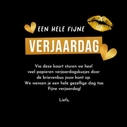 Verjaardagskaart met gouden hartjes kus door de brievenbus 3